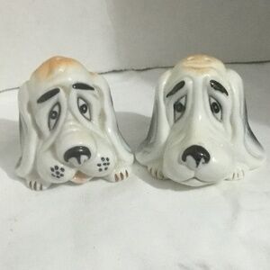 Vintage Basset hound dog salt and  pepper shakers , made in Taiwan- like new